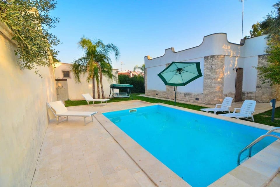 Property building, Day, Garden, Garden view, Pool view, Swimming pool, sunbed