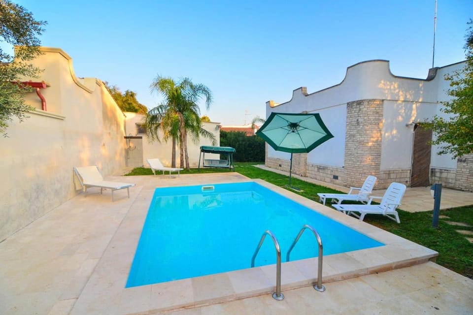 Property building, Day, Garden, Garden view, Pool view, Swimming pool, Swimming pool, sunbed