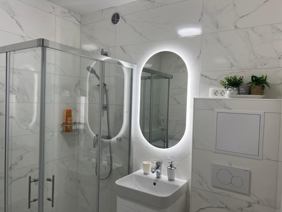 Shower, Bathroom, towels