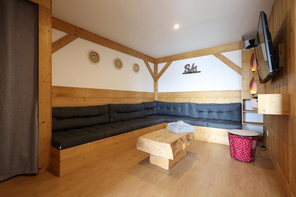 Communal lounge/ TV room, TV and multimedia, Living room, Seating area
