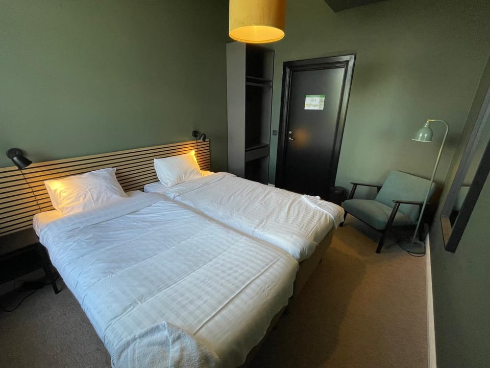 Bed, Photo of the whole room, wardrobe