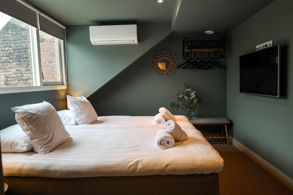 towels, air conditioner