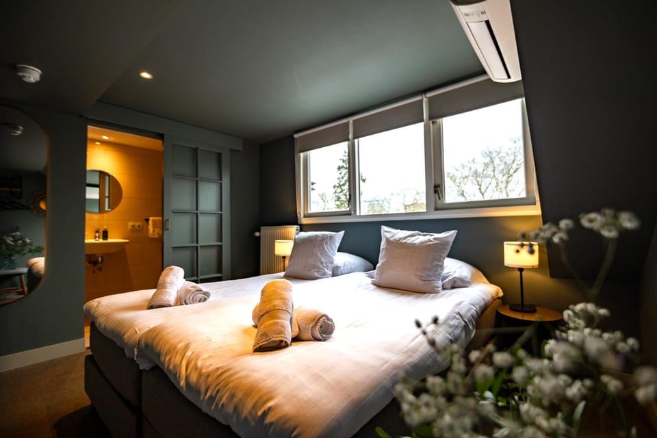 towels, air conditioner