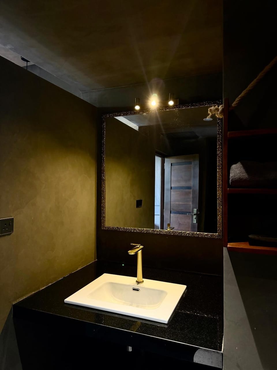 West nest Bohemian Hotel in Negombo