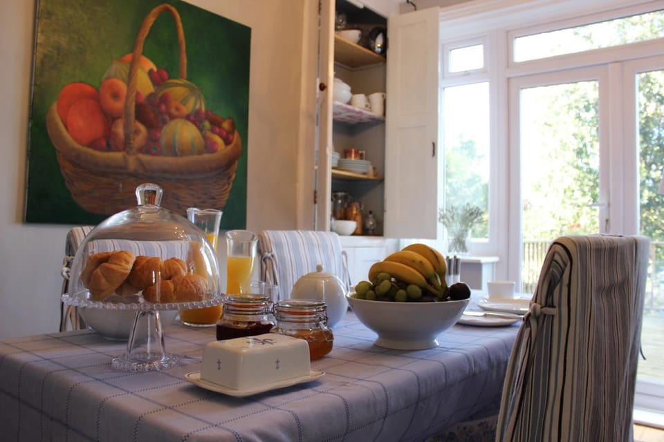 Day, Dining area