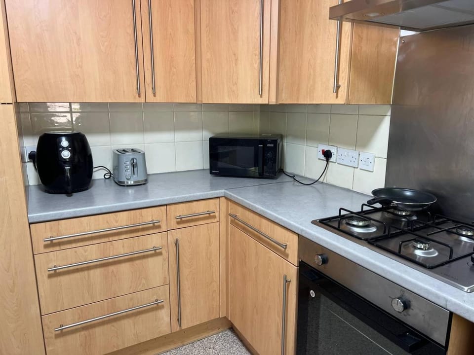 Coffee/tea facilities, Kitchen or kitchenette, stove, toaster