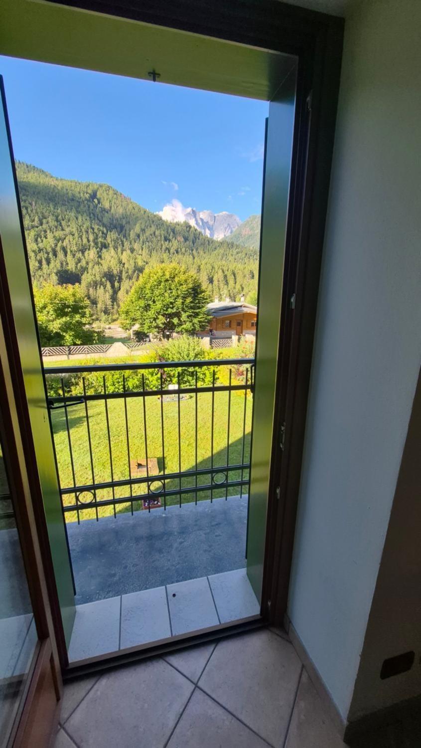 Natural landscape, Balcony/Terrace, Mountain view
