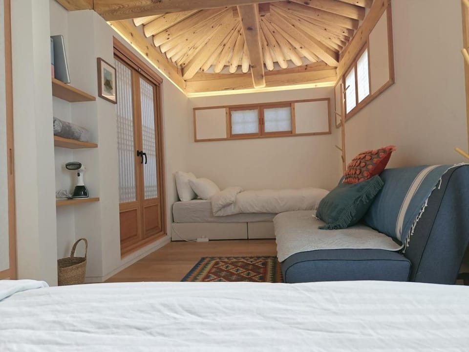 Seochon Moonlight premium Han-Ok House in Seoul
