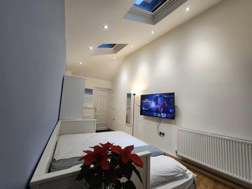 Private Annexe in Cheadle near Manchester Airport Bed and Breakfast in England