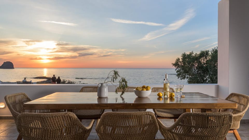 Natural landscape, View (from property/room), Balcony/Terrace, Living room, Seating area, Dining area, Sea view