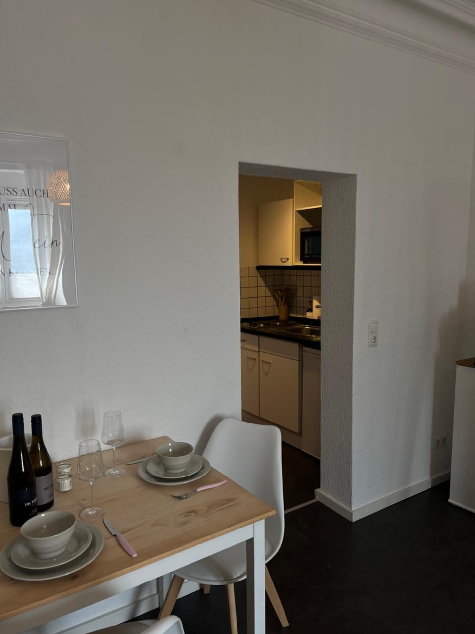 Kitchen or kitchenette, Dining area