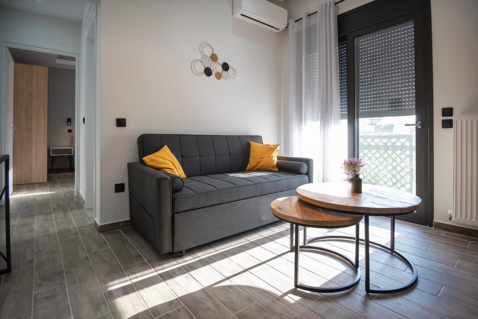 Living room, Seating area, Dining area, air conditioner