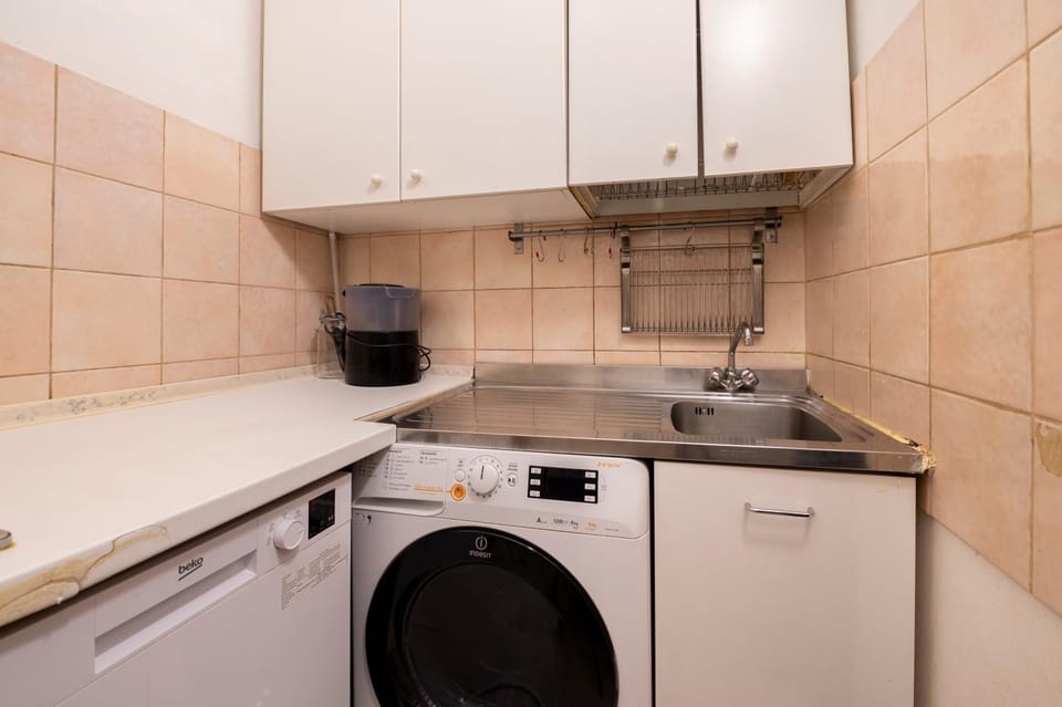 Kitchen or kitchenette, stove, washing machine