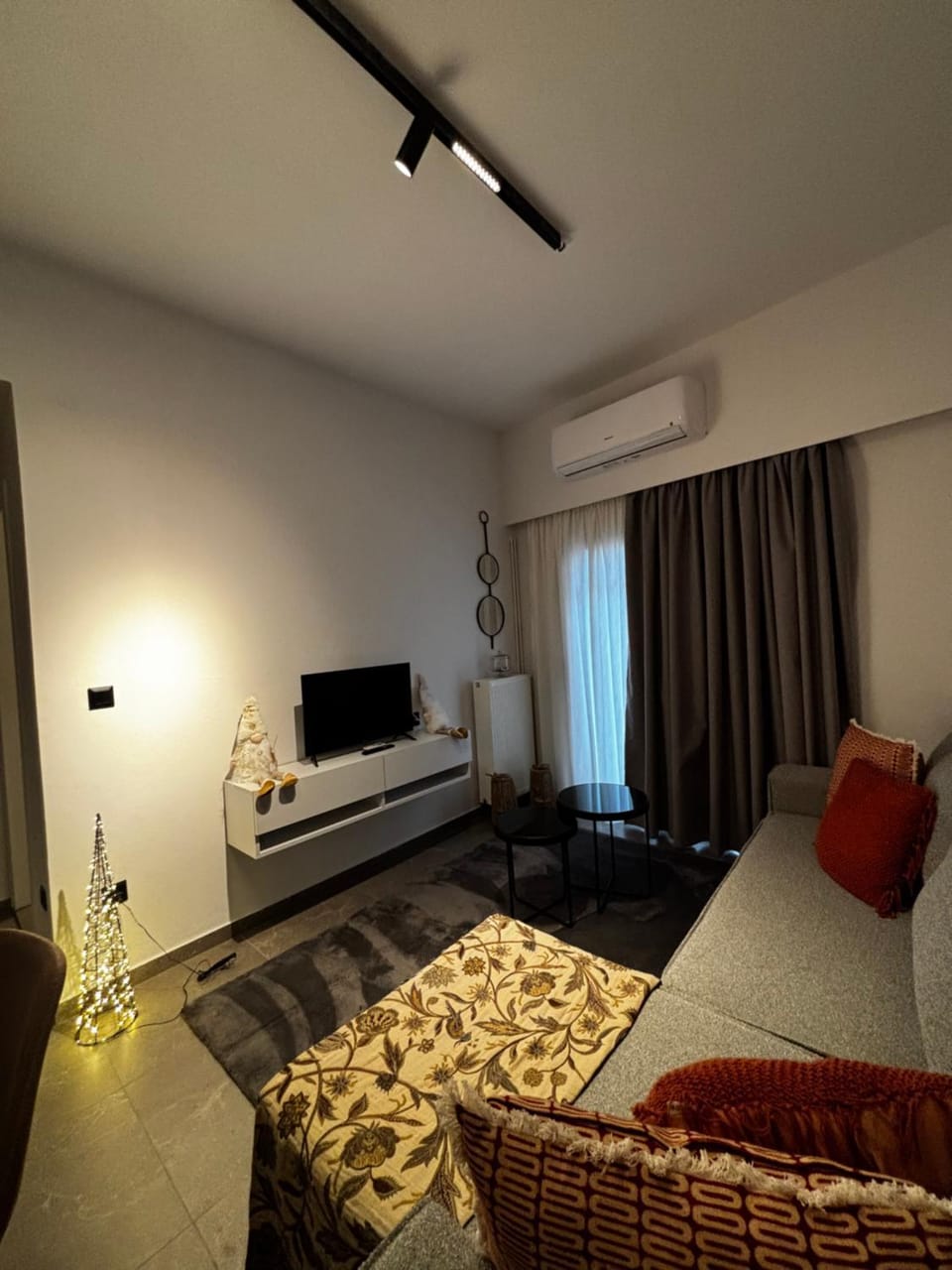 Bed, Living room
