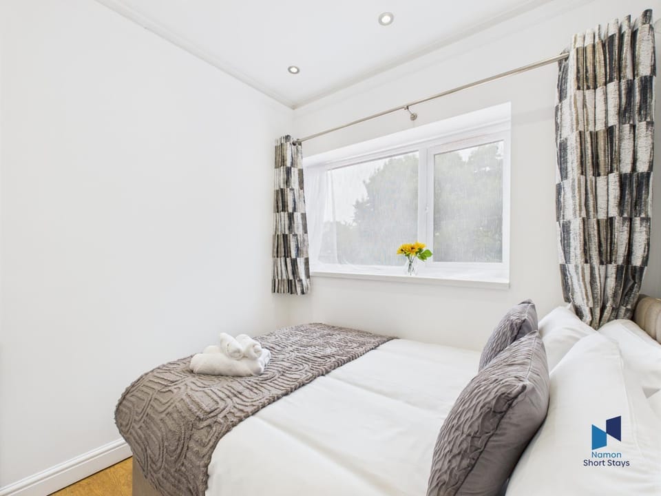 Bed, Bedroom, towels, wardrobe