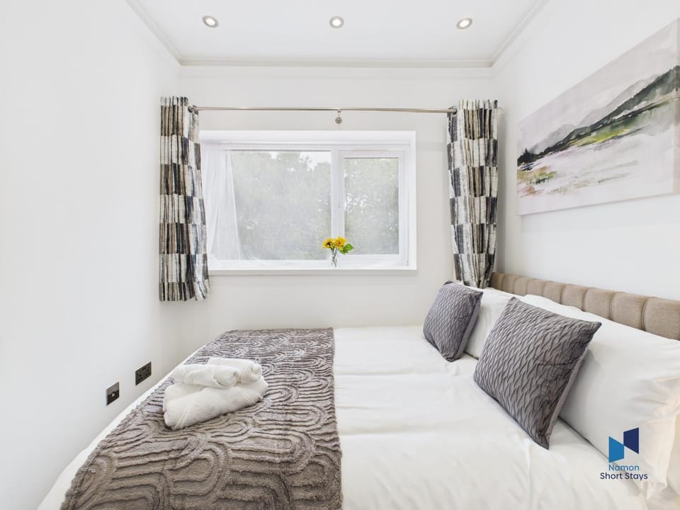 Bed, Bedroom, towels, wardrobe