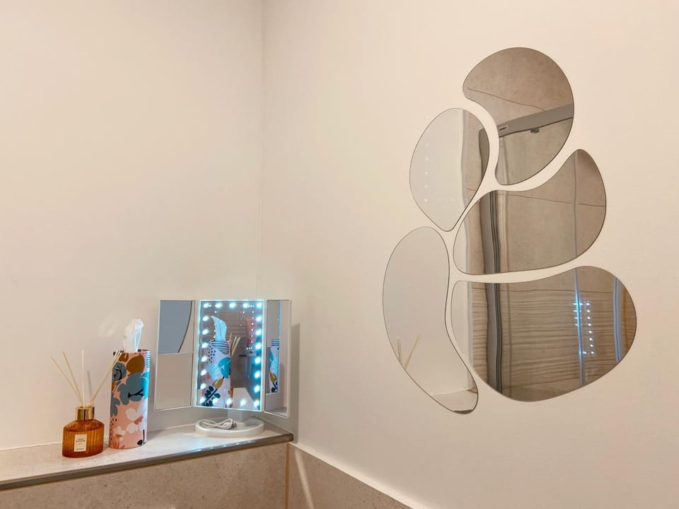 Bathroom, Decorative detail