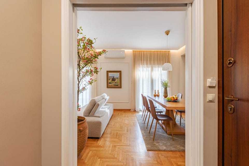 Seating area, Dining area