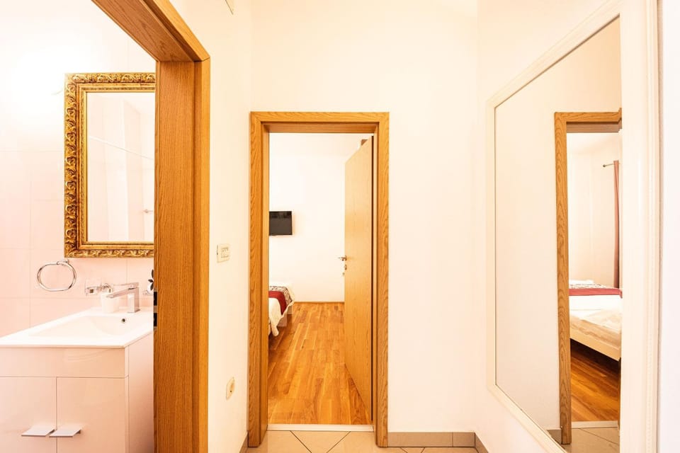 A 6 apt w terrace & sea view 4 min walk to beach Apartment in Podstrana