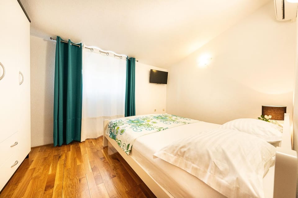A 6 apt w terrace & sea view 4 min walk to beach Apartment in Podstrana