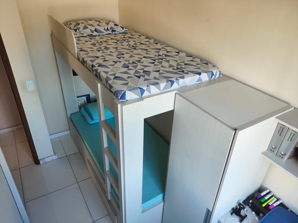 Photo of the whole room, Bedroom, wardrobe