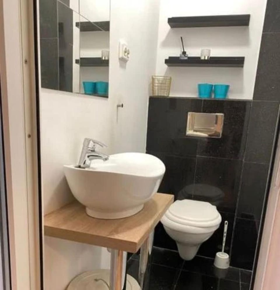 City 18 Apartment in Bucharest