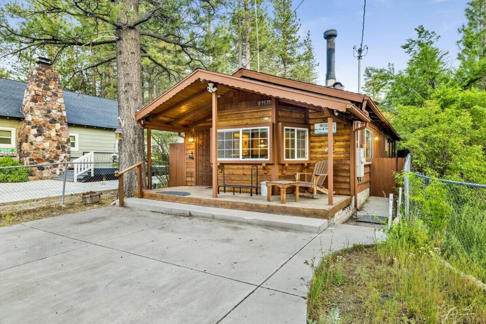 Orchard Family Cabin Near Historic Big Bear Village Walk to Marina Cabin in Big Bear