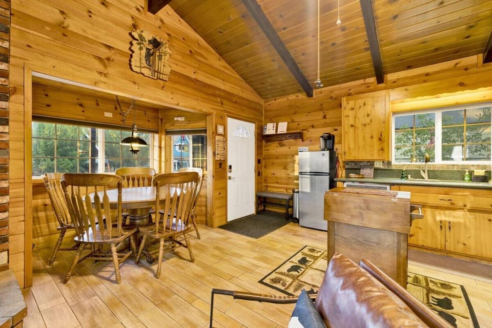 Orchard Family Cabin Near Historic Big Bear Village Walk to Marina Cabin in Big Bear