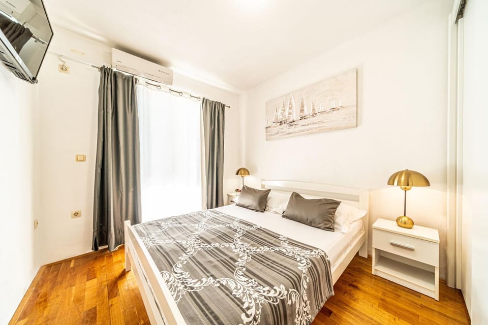 Bed, Bedroom, air conditioner