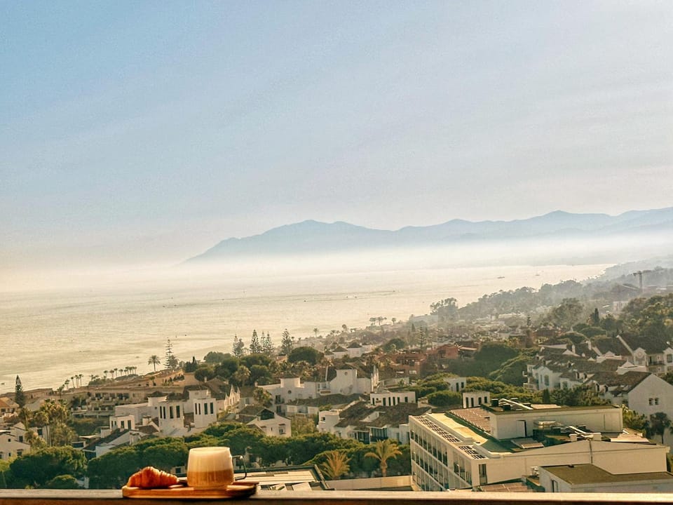 Mountain view, Sea view