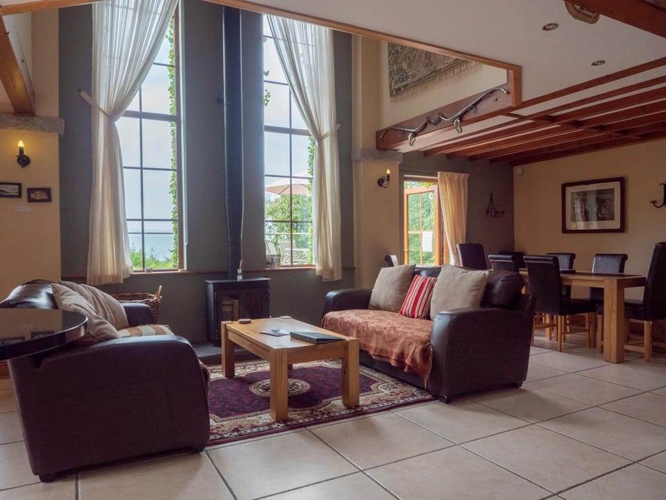 Coffee/tea facilities, Living room, Decorative detail, Seating area, Dining area, On site, Meeting/conference room, Certificate/Award, Facility for disabled guests