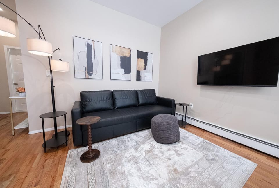 Sunlit 2BR Central Park North elevator & laundry Apartment in Harlem