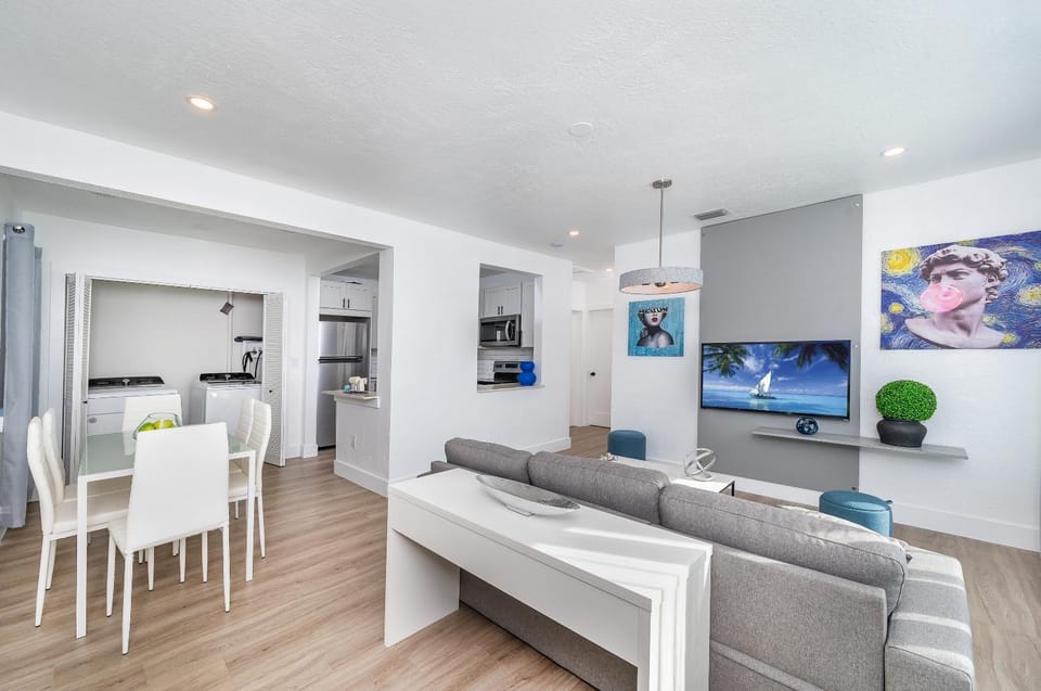 Living room, Dining area