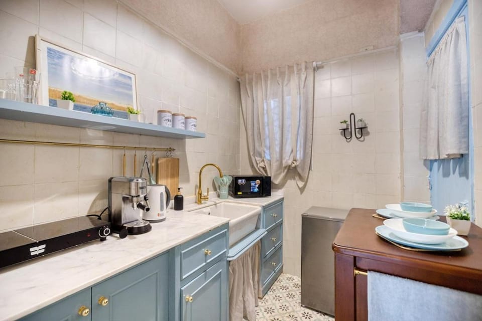 Coffee/tea facilities, Kitchen or kitchenette, minibar, stove, toaster