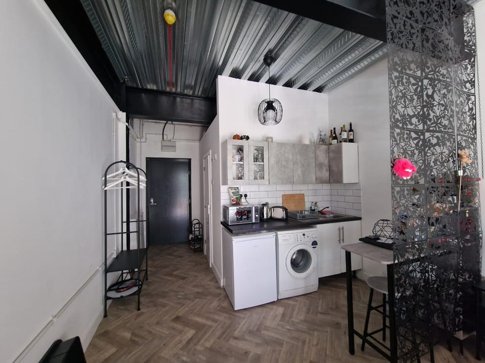 Coffee/tea facilities, Kitchen or kitchenette, Dining area