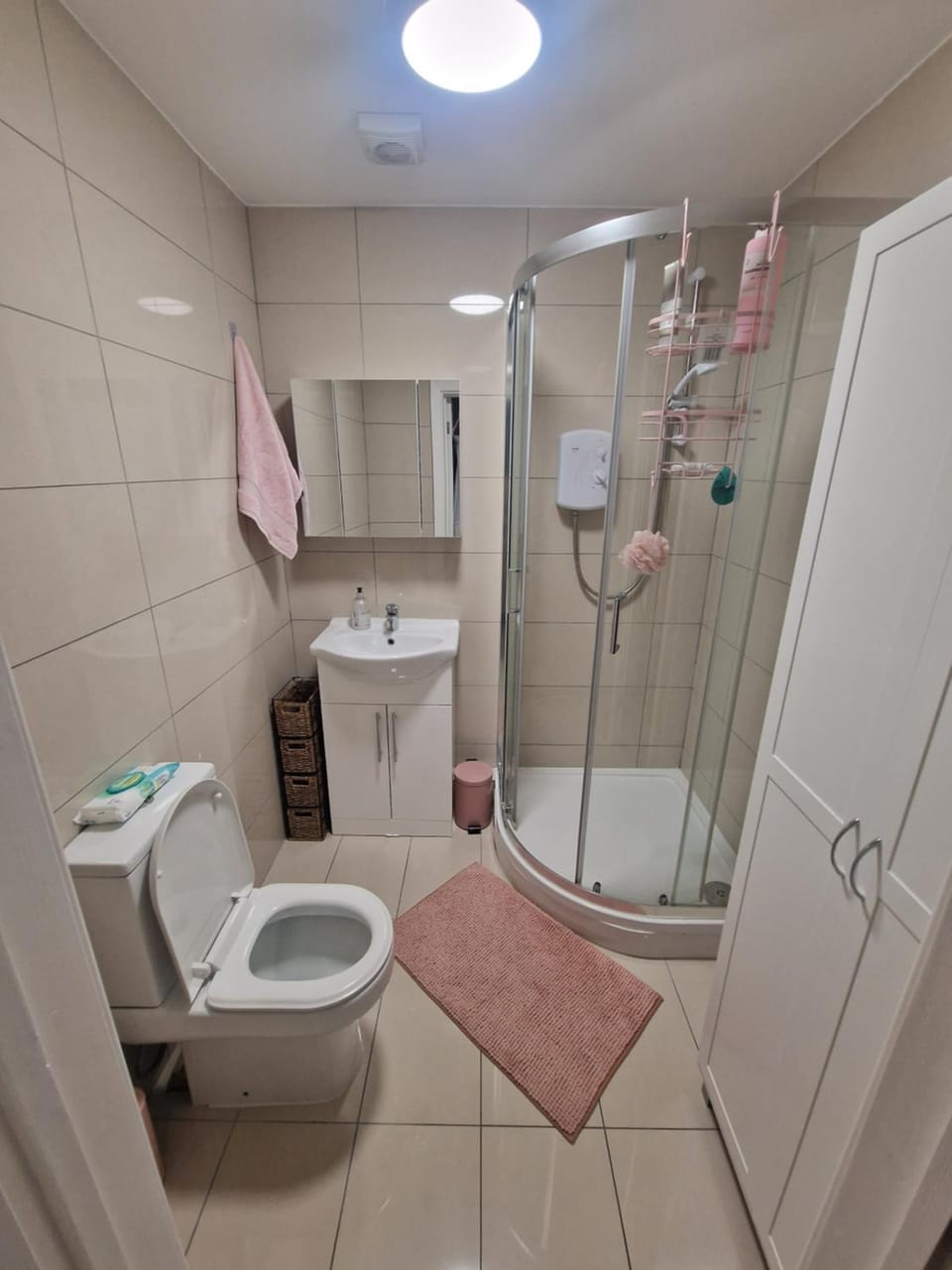 Shower, Toilet, Bathroom, towels