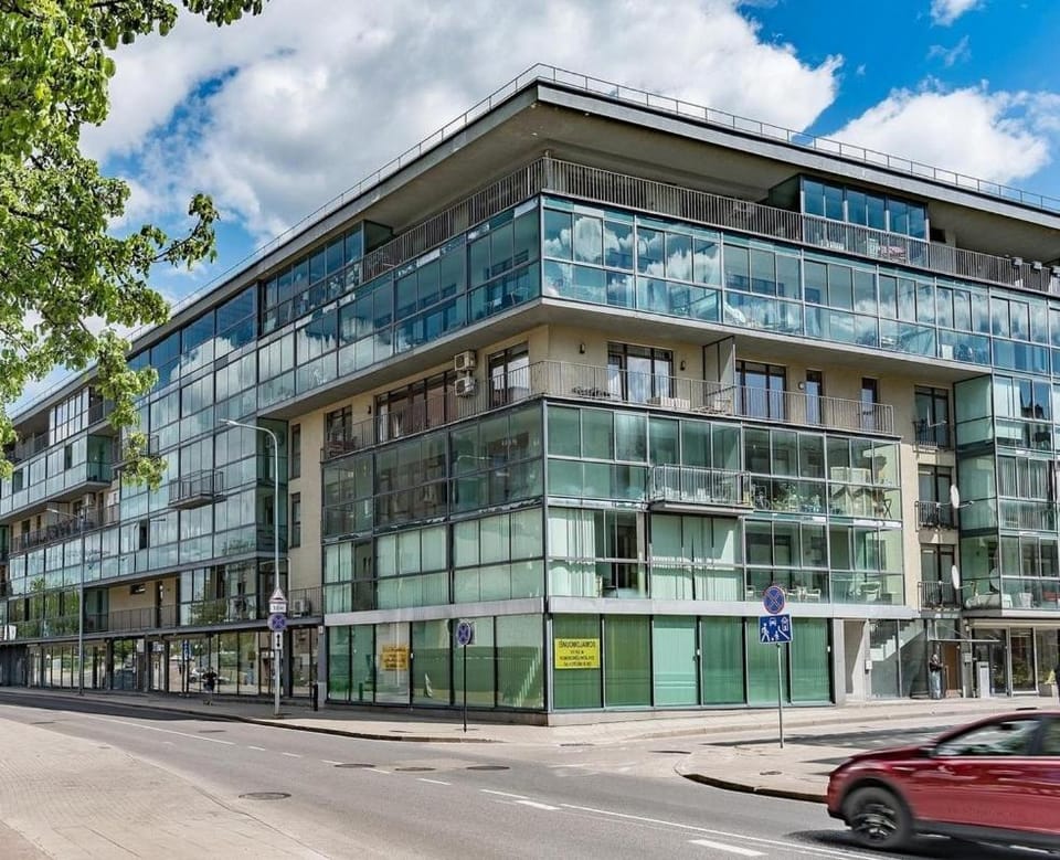 Property building, Day, Neighbourhood, Location, Parking