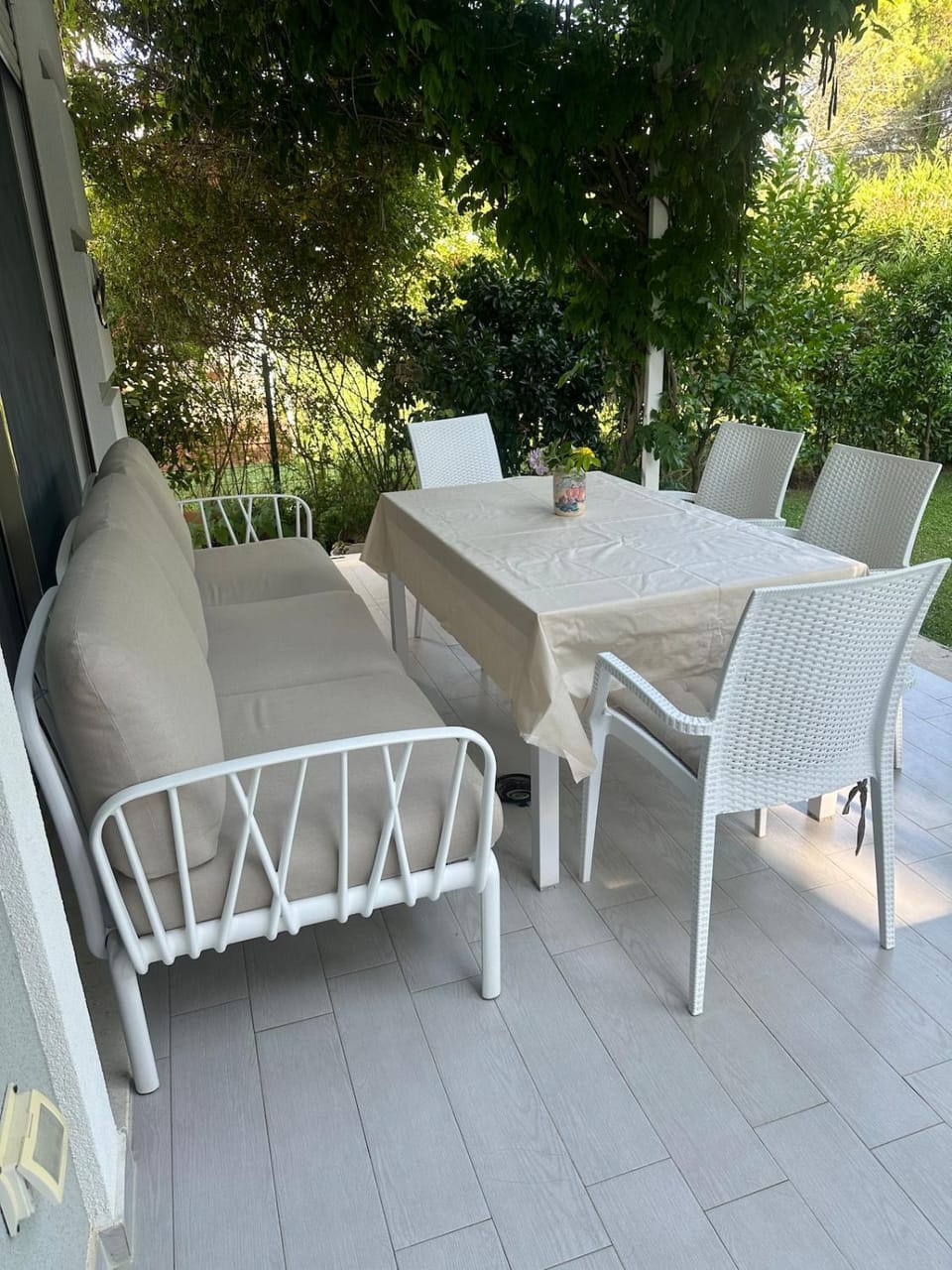 Property building, Patio, Dining area