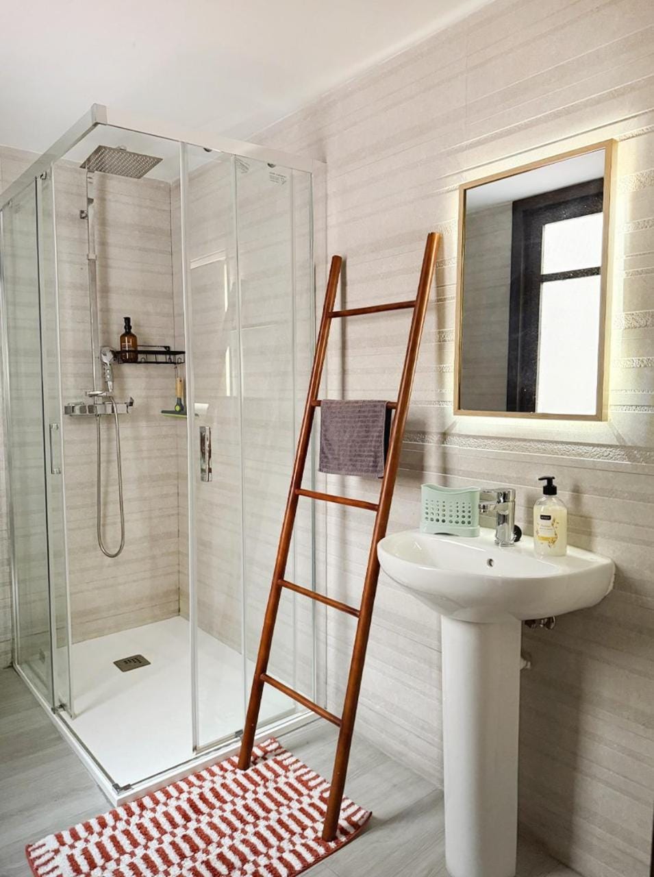 Shower, Bathroom, towels