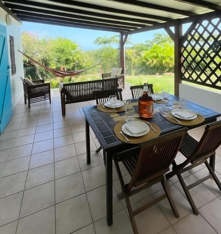 Patio, Living room, Dining area, Garden view