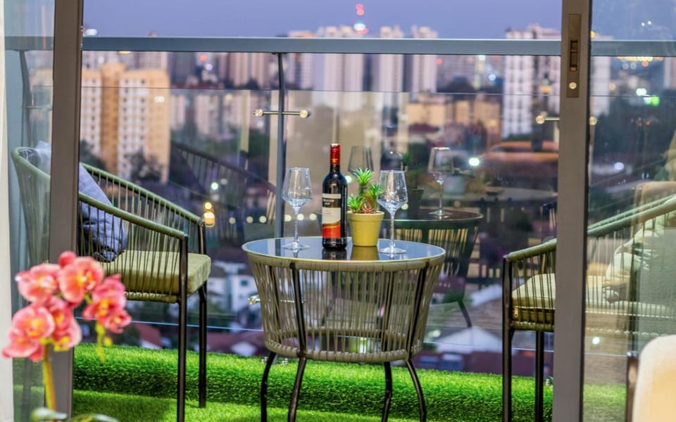 View (from property/room), Balcony/Terrace, City view