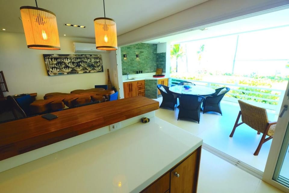 Beach Front Luxury, Praia do Forte, Feet in the Sand! Apartment in Praia do Forte