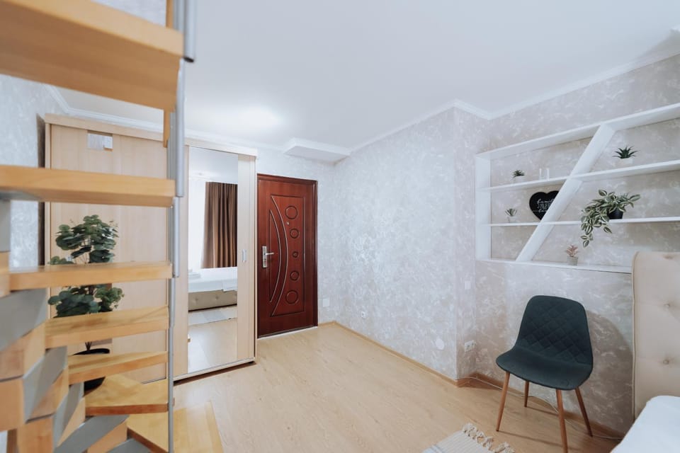 Photo of the whole room, Bedroom, wardrobe