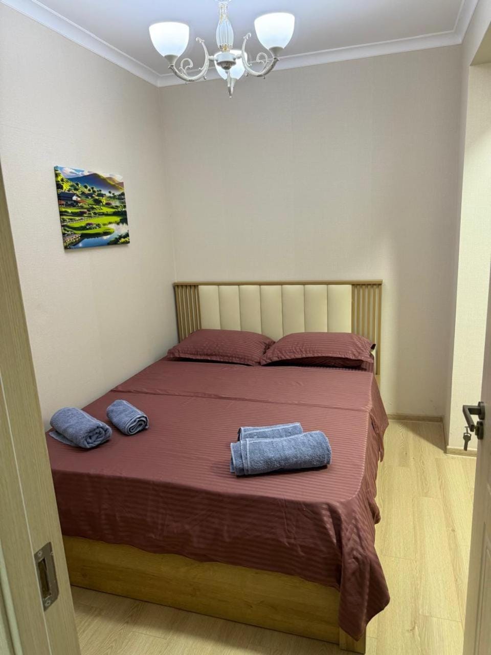 Bed, towels