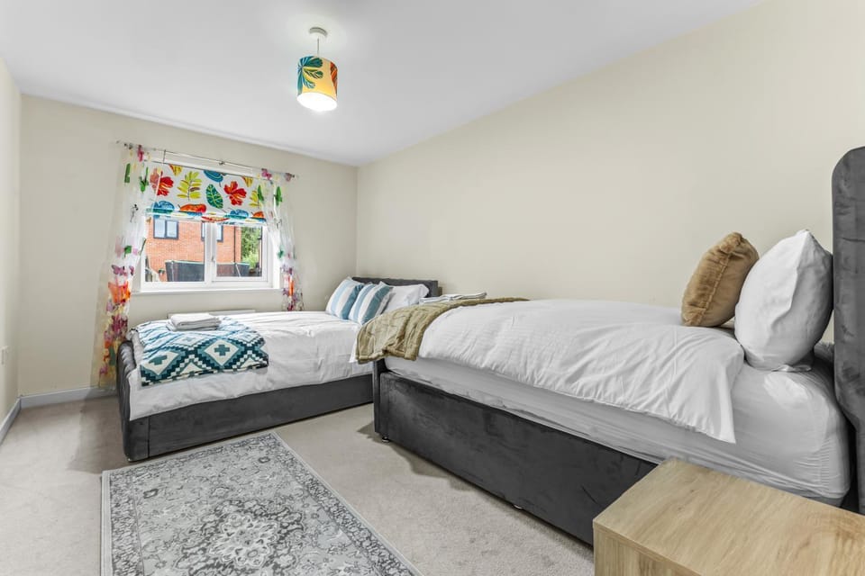 Bed, Photo of the whole room, Bedroom