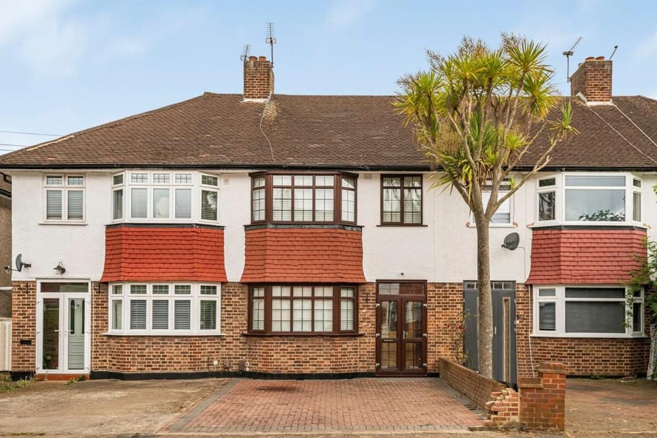 3BR Home Garden & Free Parking - New Malden Apartment in London Borough of Richmond upon Thames