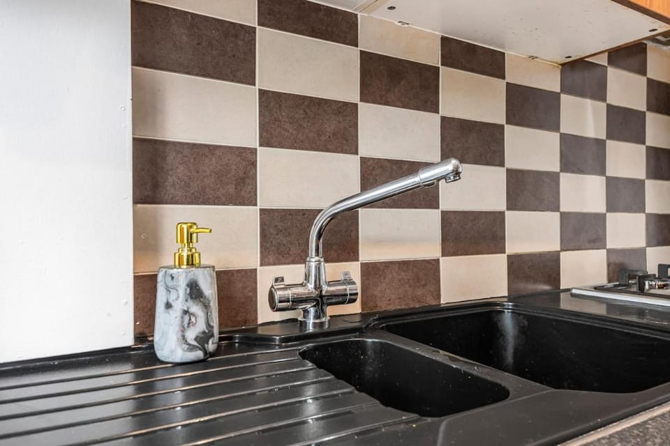 3BR Home Garden & Free Parking - New Malden Apartment in London Borough of Richmond upon Thames