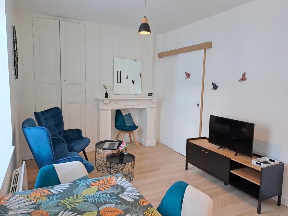 Communal lounge/ TV room, TV and multimedia, Living room, Seating area
