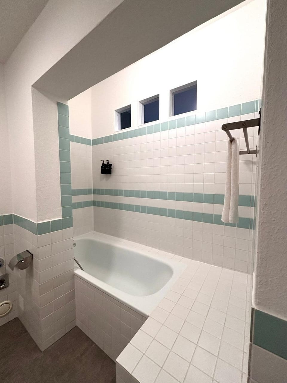 Bathroom, Bath, towels