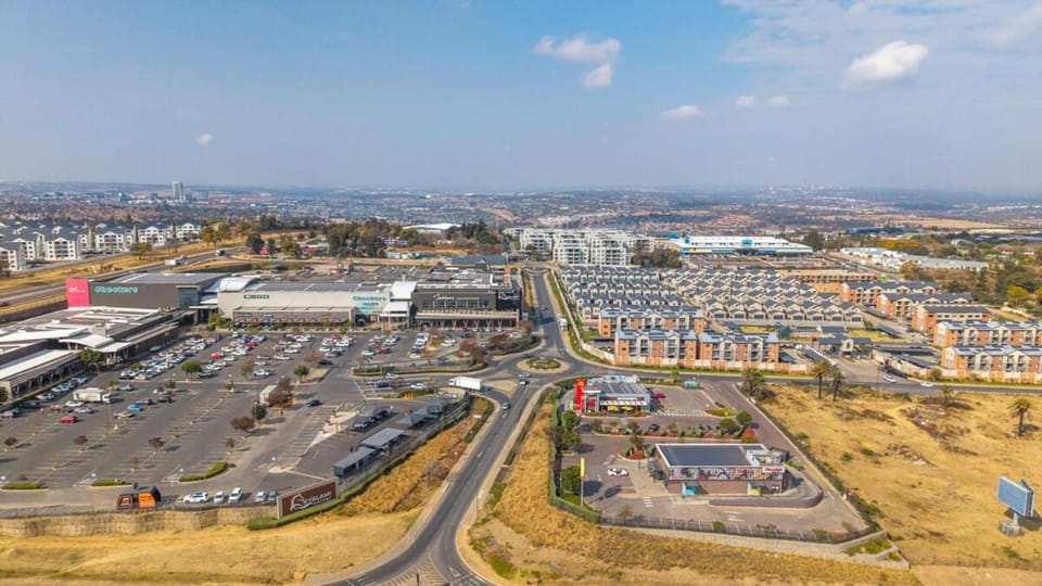 225 The Woods, Kyalami Apartment in Sandton